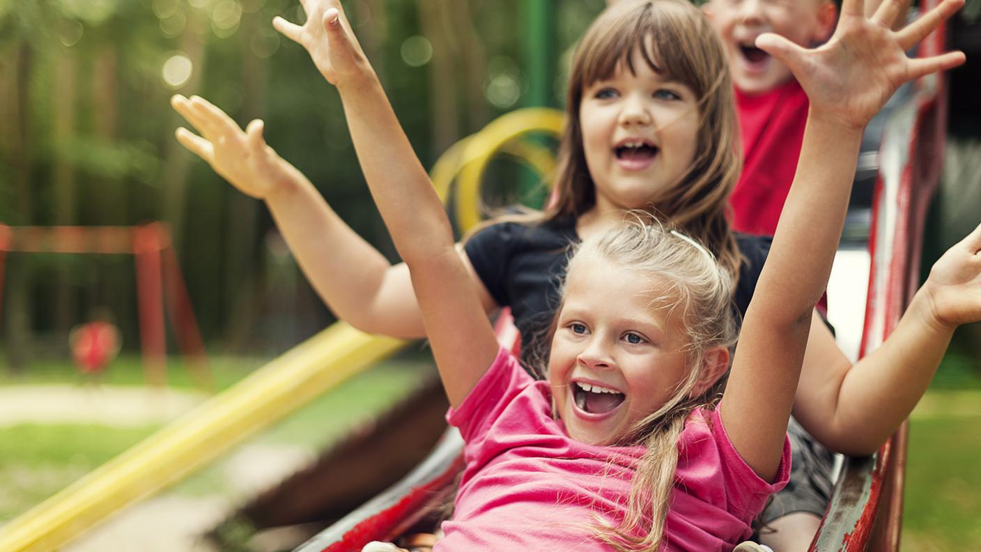 bambini, giocare nel parco