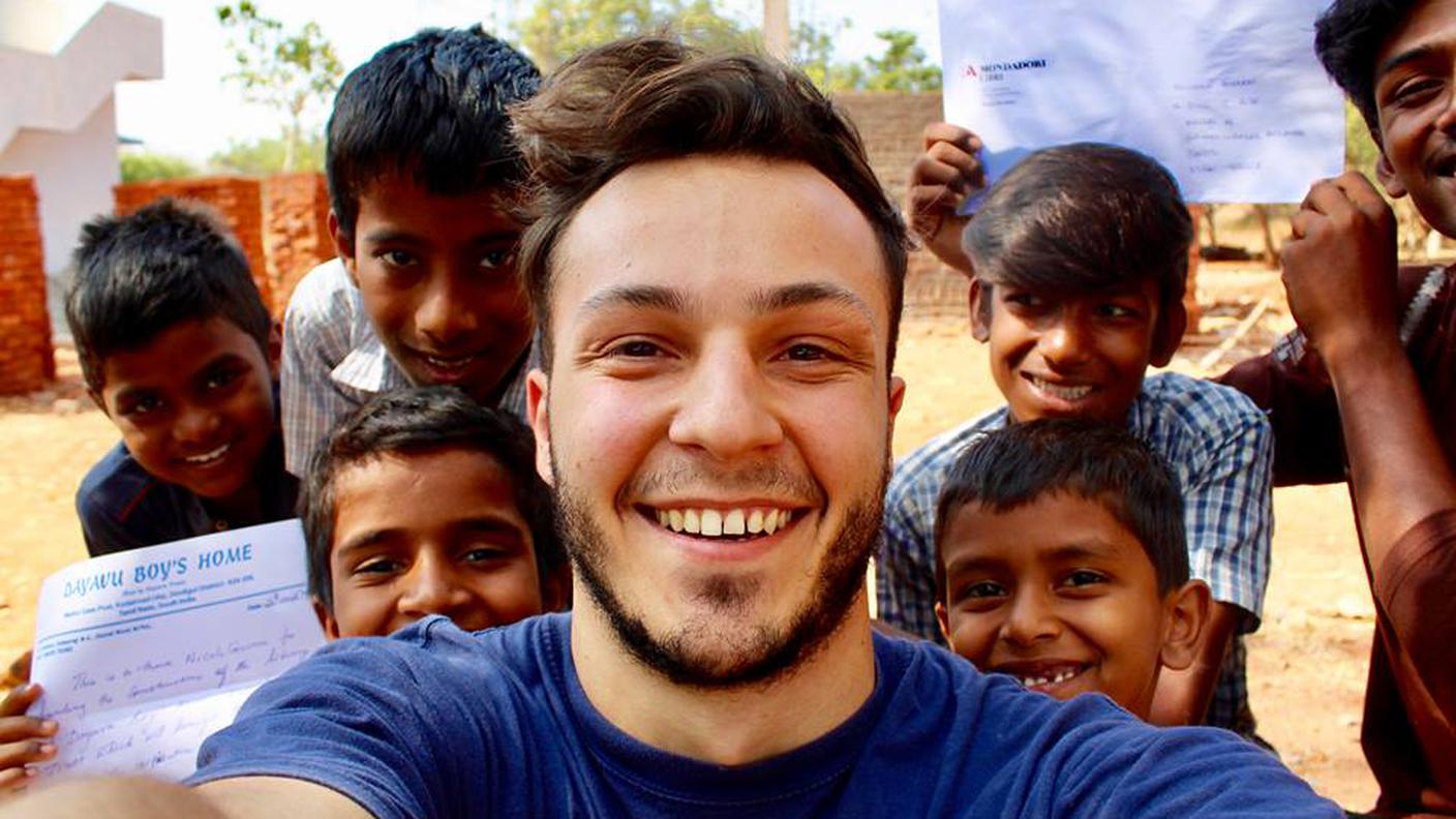 Nicolò Govoni, volontario, fondatore della ong “Still arise” e della scuola Mazì a Samo