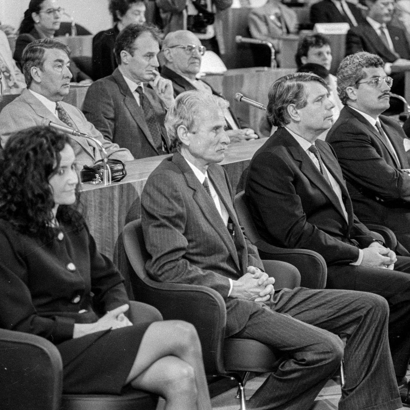 maggio 1995 - Bellinzona, Governo, Insediamento e giuramento nuovo consiglio di stato, da sinistra i Consiglieri di Stato Marina Masoni e Pietro Martinelli, Giuseppe Buffi, Alex Pedrazzini e Marco Borradori