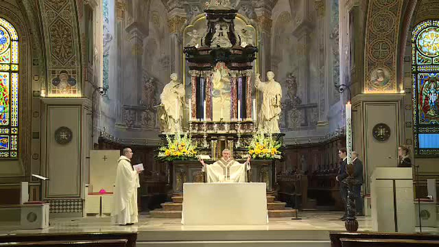 Vescovo Valerio Lazzeri durante il Culto evangelico di Pasqua dalla Cattedrale San Lorenzo, Lugano