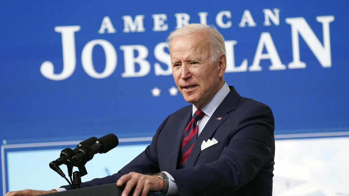 Il presidente degli Stati Uniti Joe Biden pronuncia sugli investimenti nel piano per il lavoro americano 