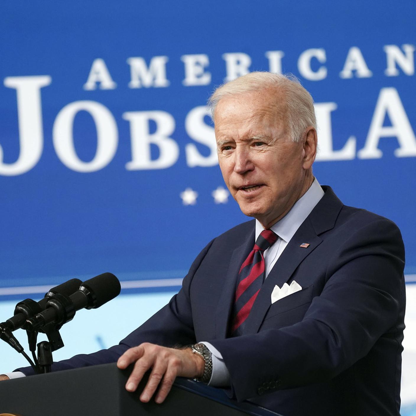 Il presidente degli Stati Uniti Joe Biden pronuncia sugli investimenti nel piano per il lavoro americano 