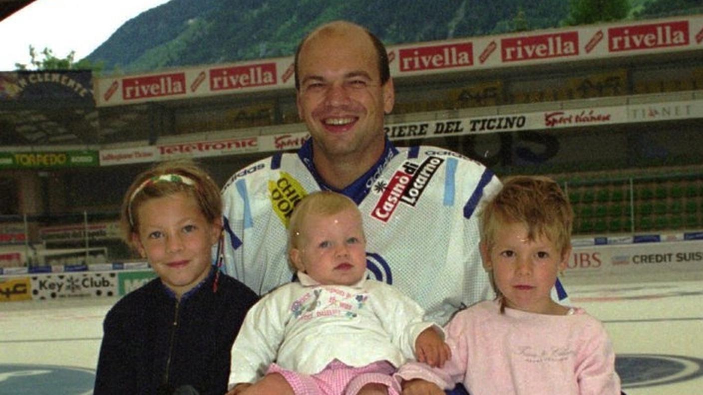 Peter Jaks con le figlie nel 1997 (Keystone)