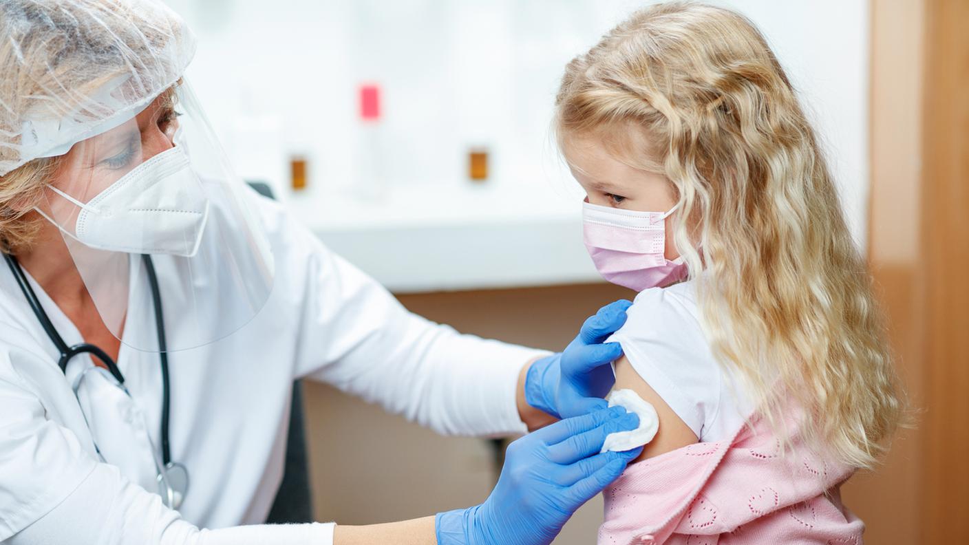 vaccino covid bambini, vaccinazione, bambina
