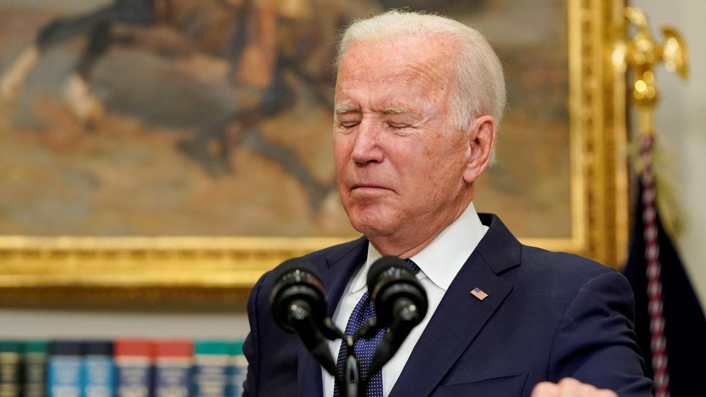 Il presidente degli Stati Uniti Joe Biden parla dell'uragano Henri e dell'evacuazione dell'Afghanistan, nella Roosevelt Room della Casa Bianca, a Washington