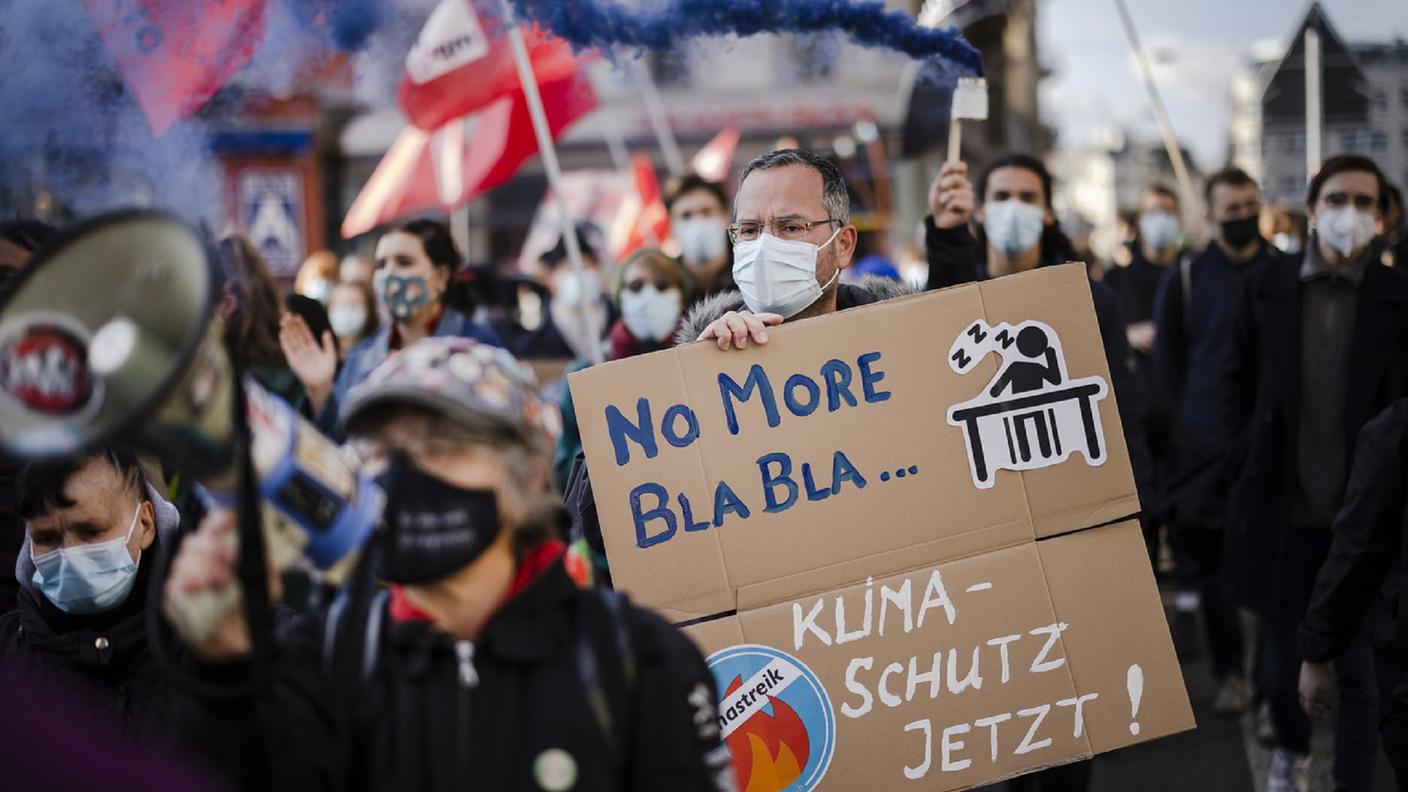 La manifestazione contro gli scarsi risultati della COP26 autorizzata sabato a Zurigo