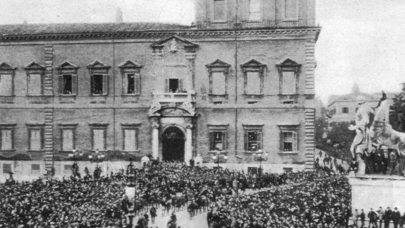 Sfilata fascista davanti al Quirinale, marzo 1922