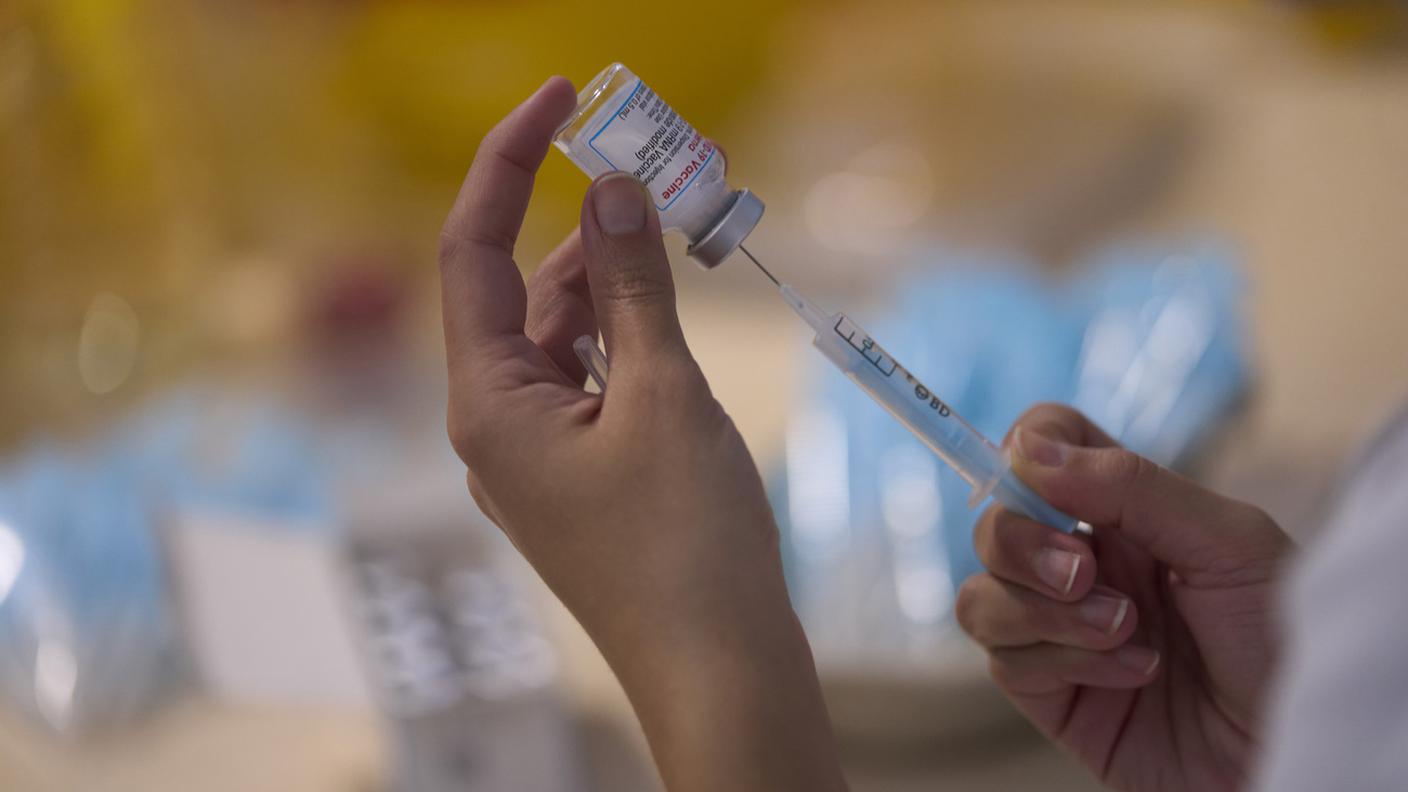 Moderna e Pfizer si dicono pronte, nel caso, a produrre un nuovo tipo di vaccino per Omicron