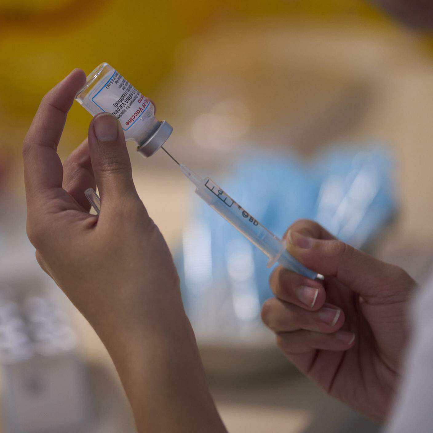 Moderna e Pfizer si dicono pronte, nel caso, a produrre un nuovo tipo di vaccino per Omicron