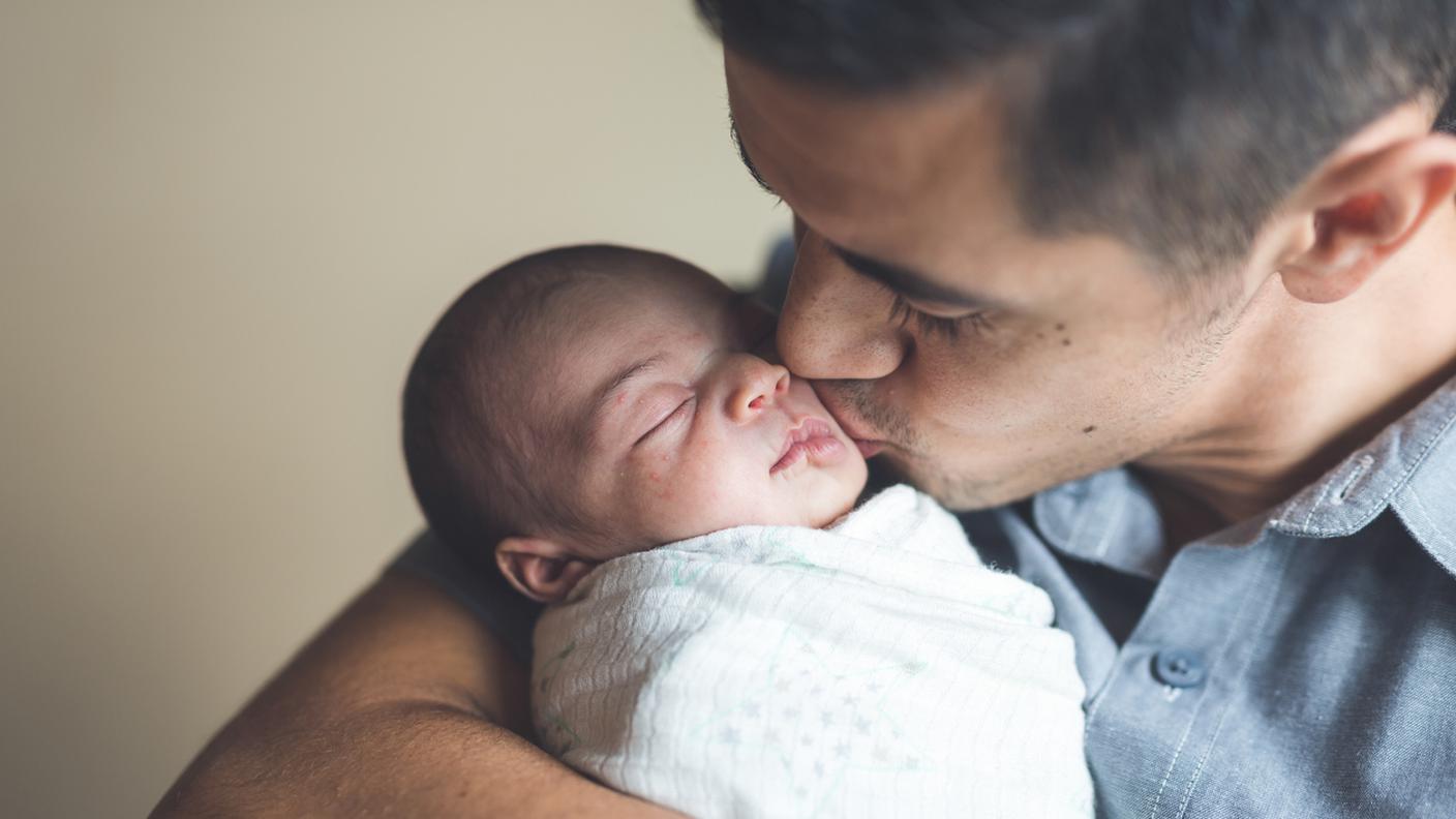papà con neonato