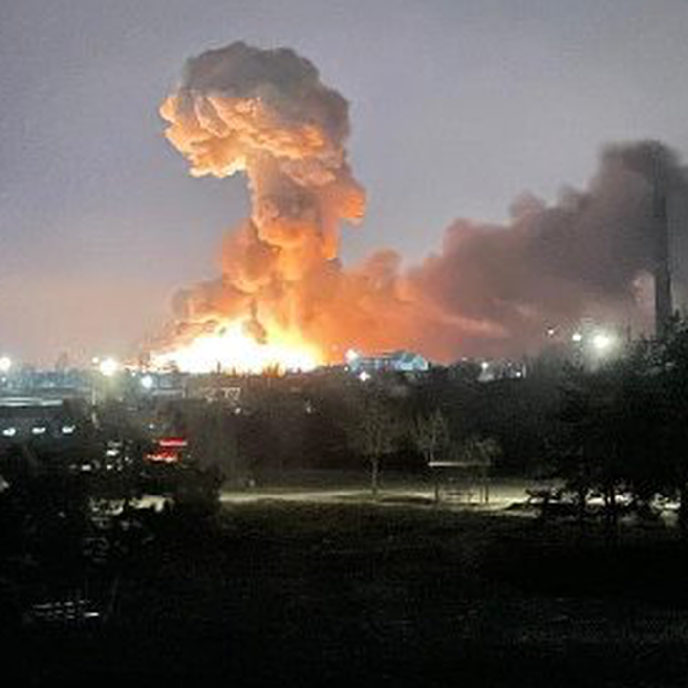 L'impressionante immagine di una delle esplosioni nella capitale Kiev 