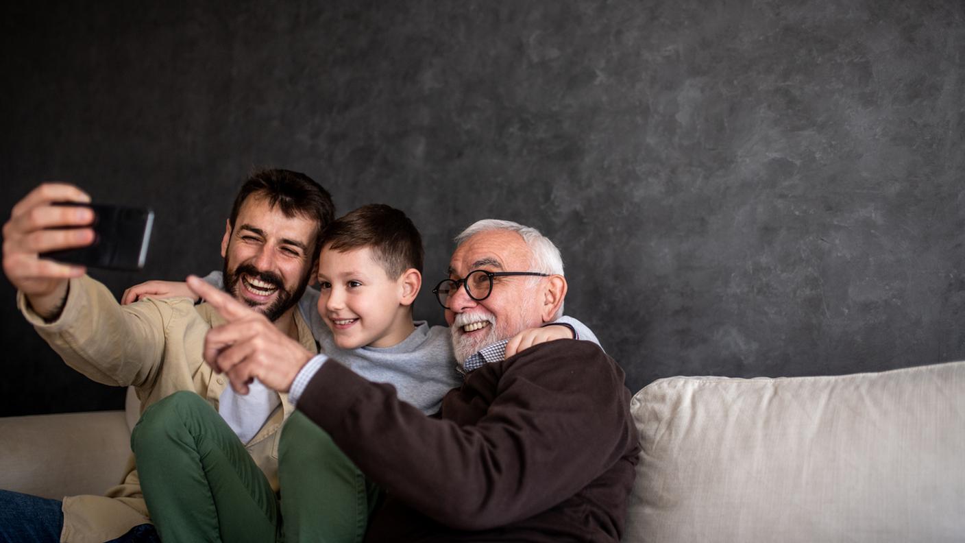 Festa del papà, nonno, papaà, figlio selfie