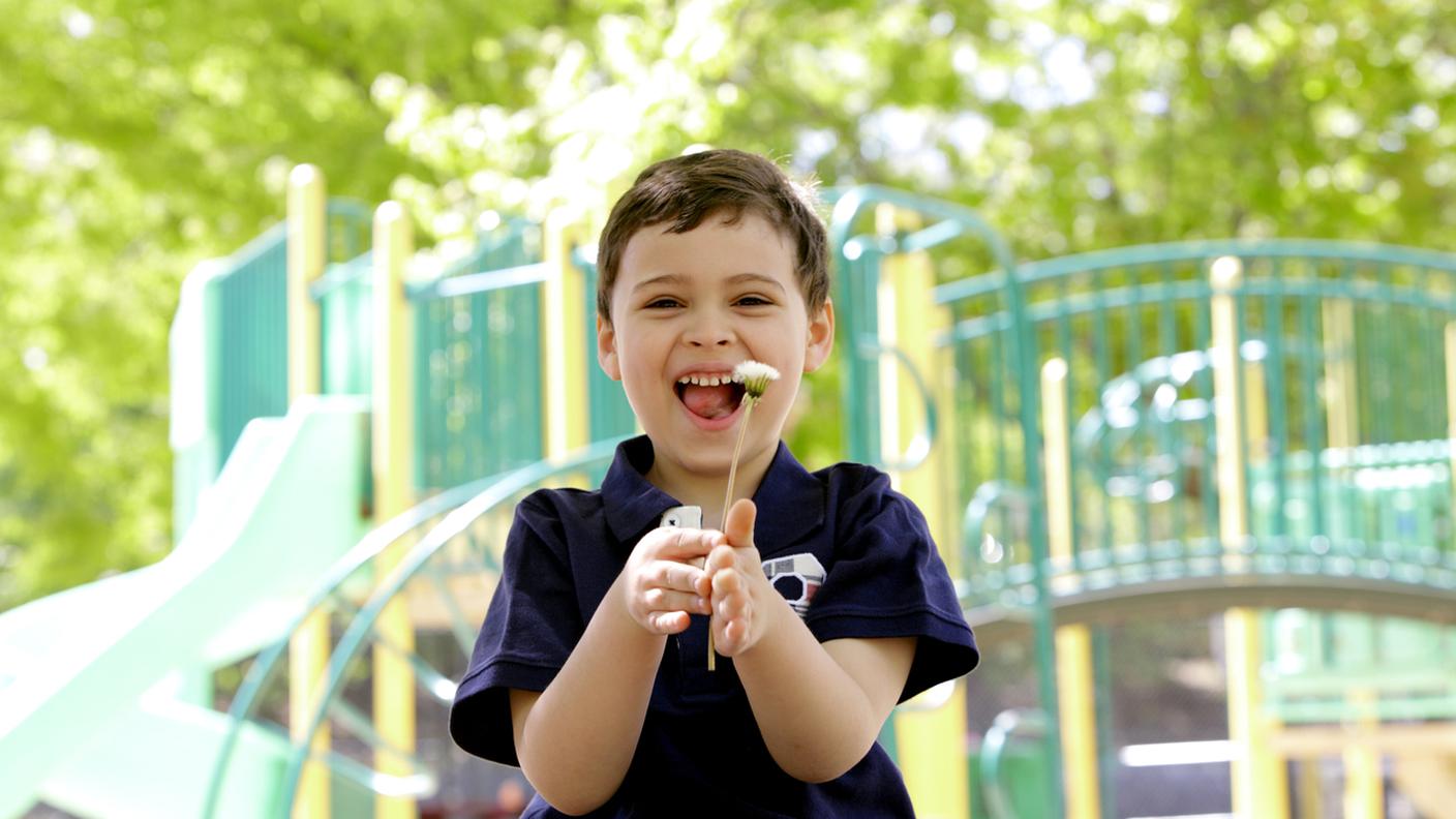 bambino autistico che ride