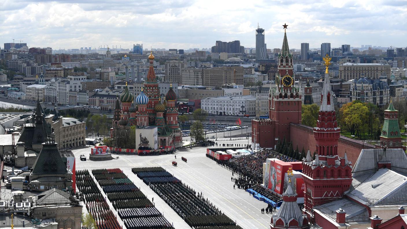 Parata militare Russa nella Piazza Rossa che segna il 77° anniversario della vittoria sulla Germania nazista nella seconda guerra mondiale, nella Piazza Rossa nel centro di Mosca