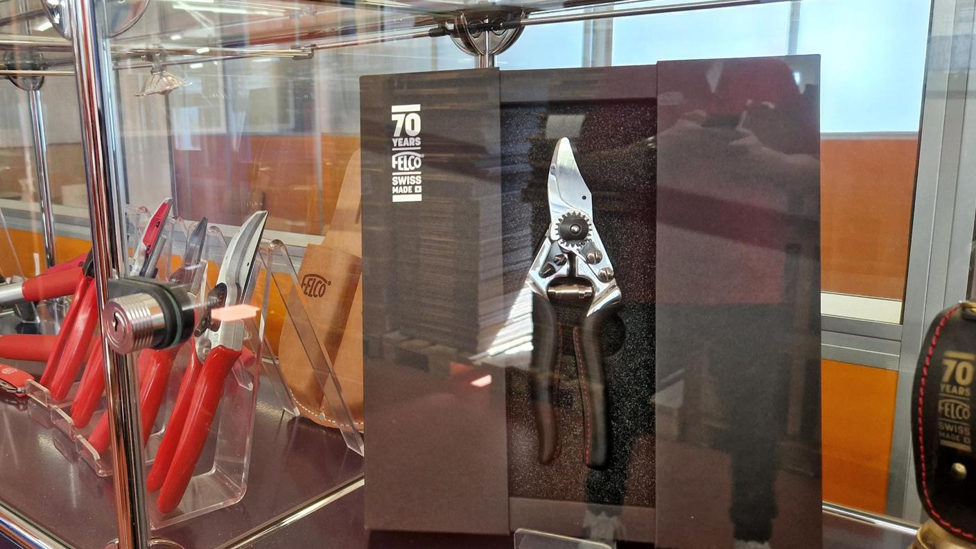 Millevoci Top Suisse alla Felco, modello realizzato con manici in cuoio, in occasione dei 70anni a scopo collezionistico, alcuni però lo usavano anche per lavorarci