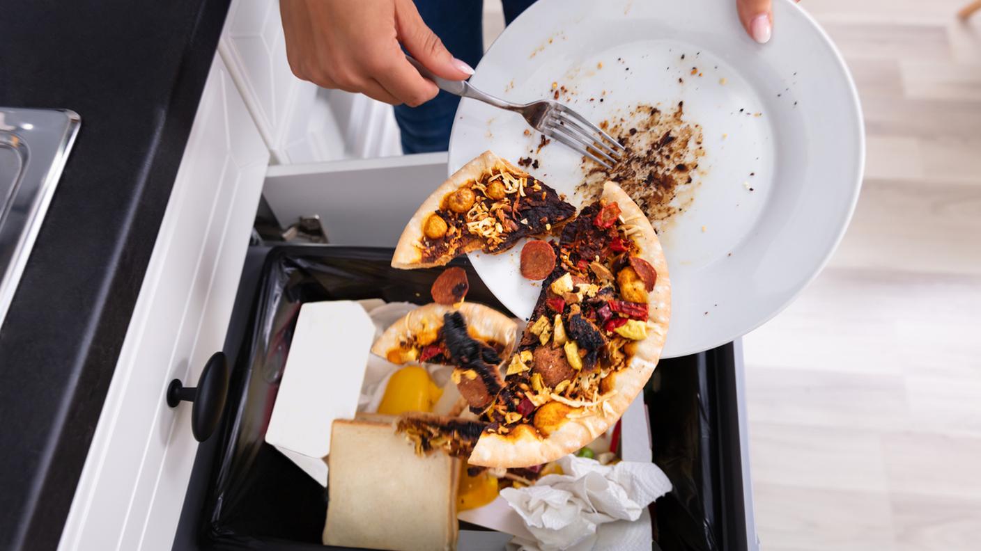 spreco alimentare, buttare i resti