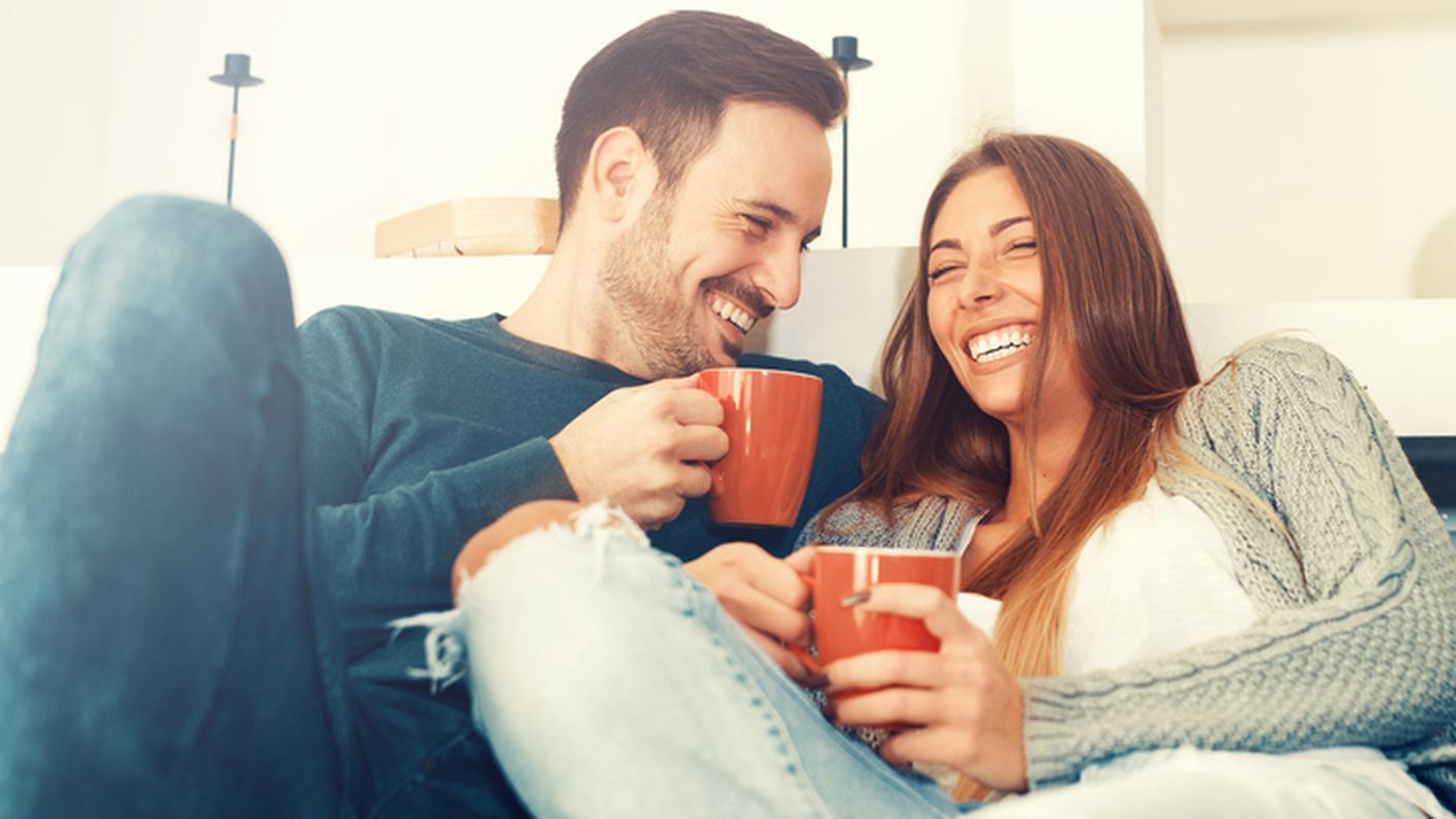 Felicità, coppia, casa, caffè