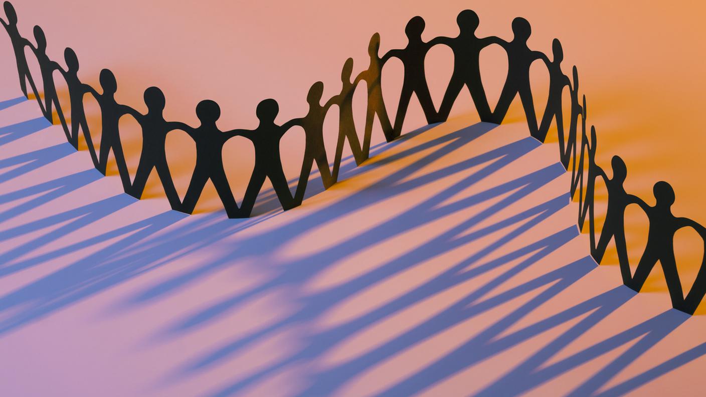 volontari, catena umana, beneficenza, uniti, insieme, comunità, forza, mani unite