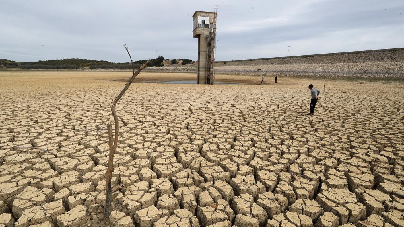 Tunisia sta affrontando prolungati episodi di siccità a causa della sua geografia e del cambiamento climatico, Diga di Chiba di Nabeul, Tunisia