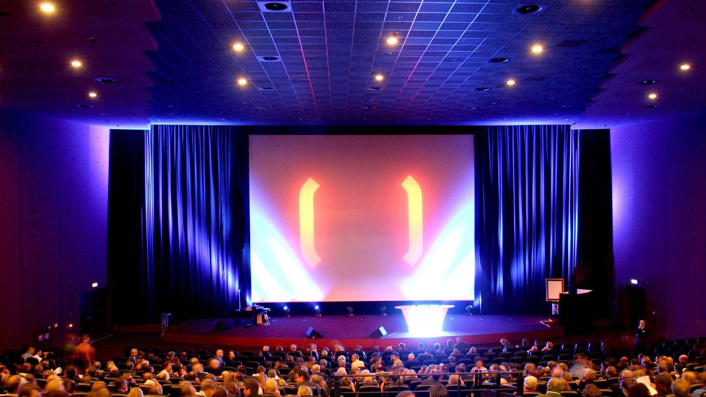 Cinema, sala proiezione, film, uscita