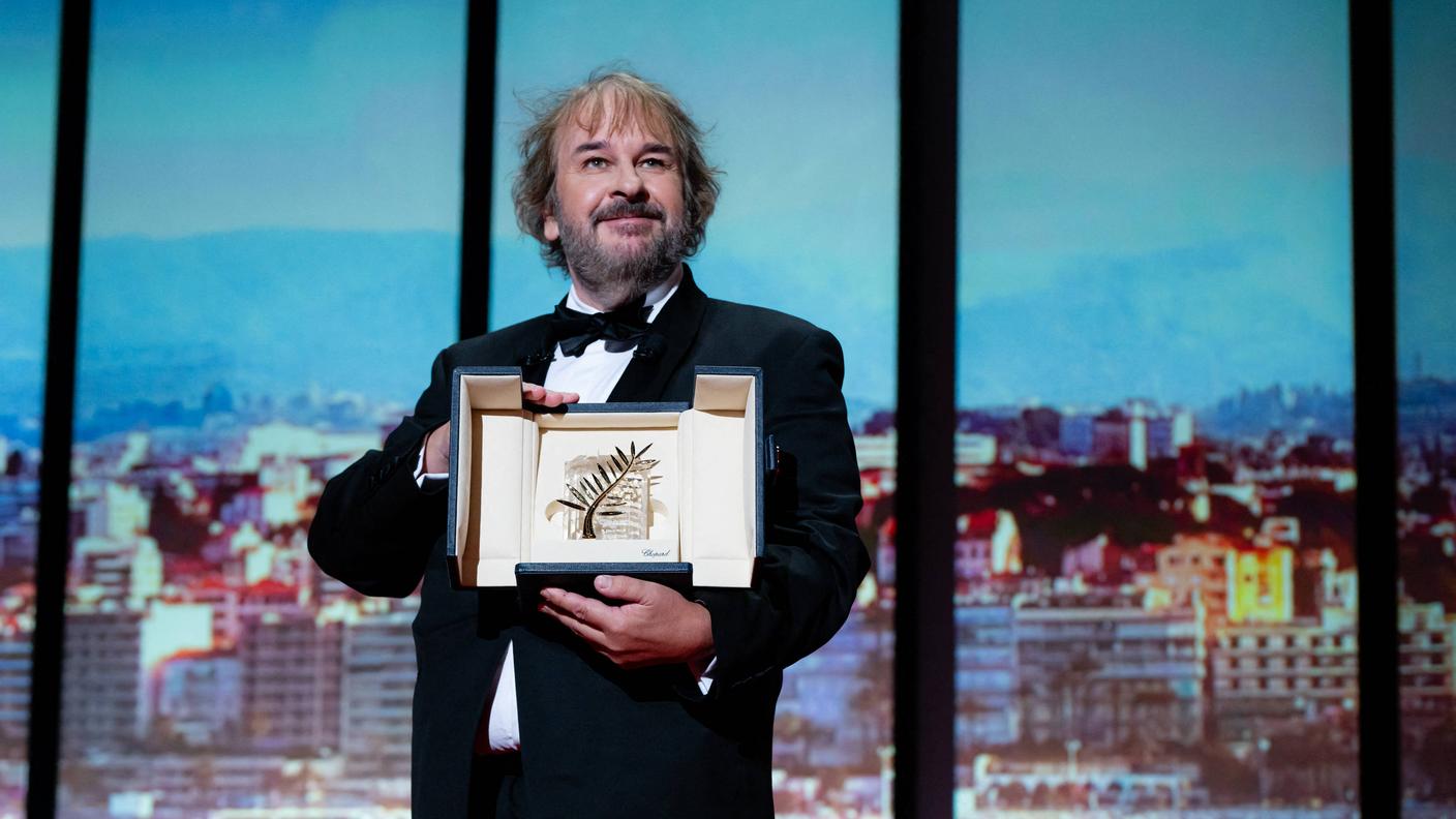 Peter Jackson con la palma d'oro d'onore a Cannes 2026