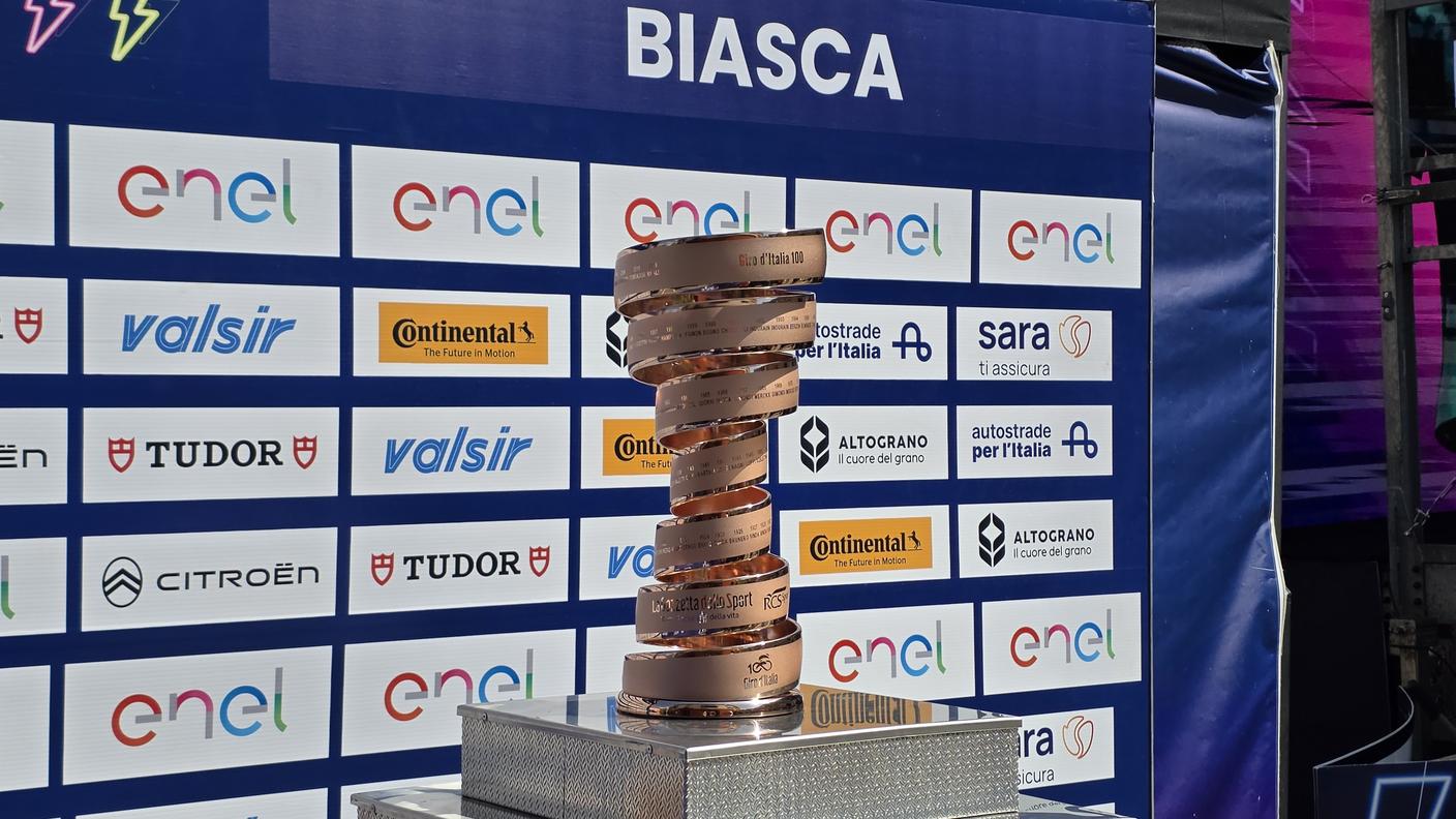Il Trofeo Senza Fine è l'iconico premio assegnato al vincitore del Giro d'Italia