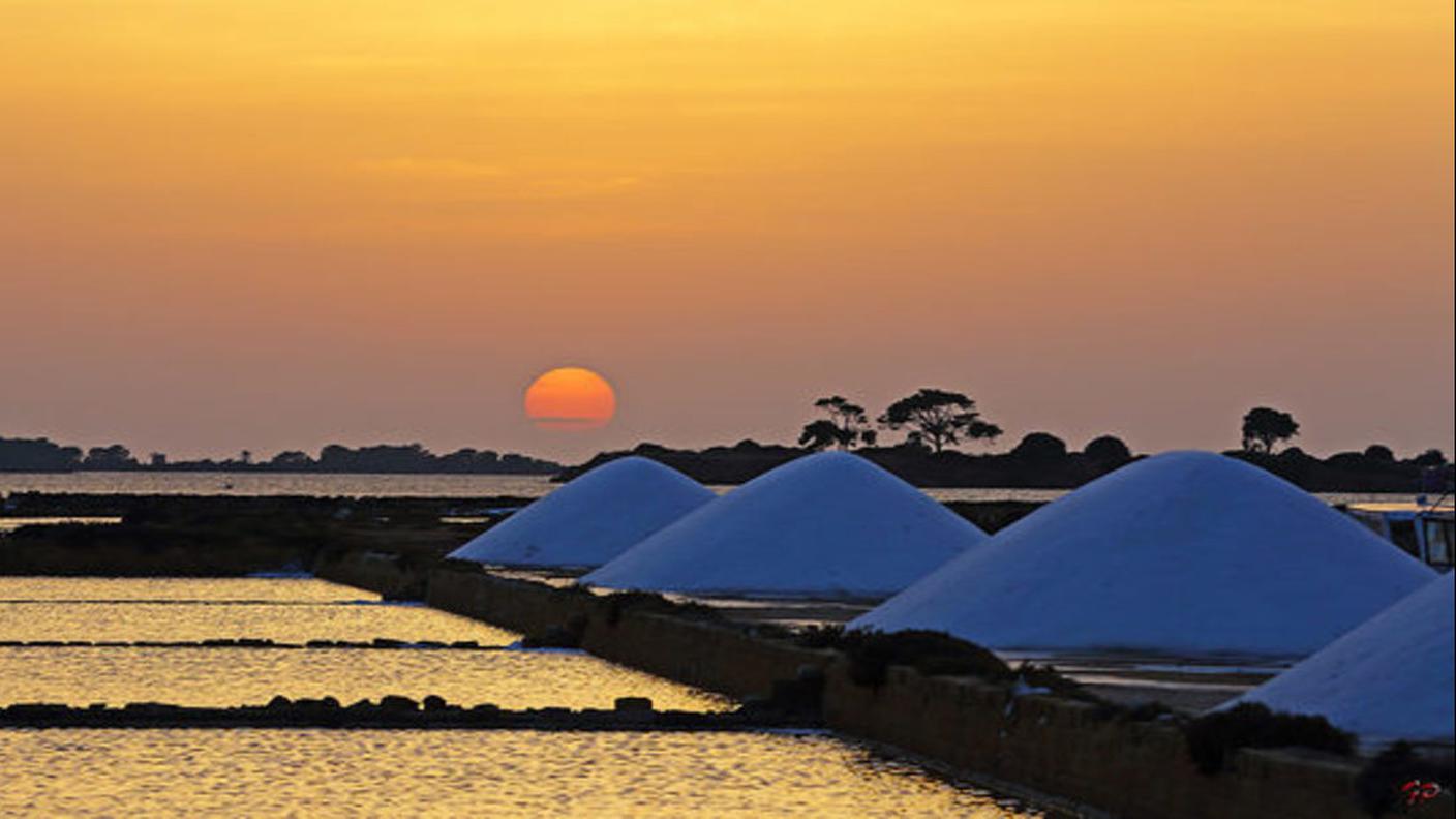 Riserva-Naturale-Saline-di-Trapani-e-Paceco-al-tramonto