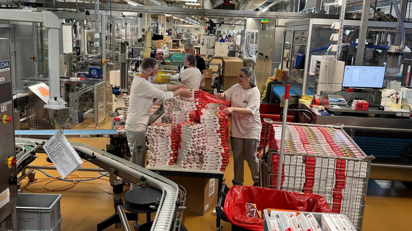 La produzione di biscotti Wernli a Malters