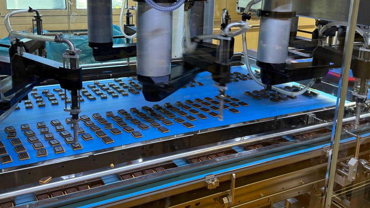 La produzione di biscotti Wernli a Malters
