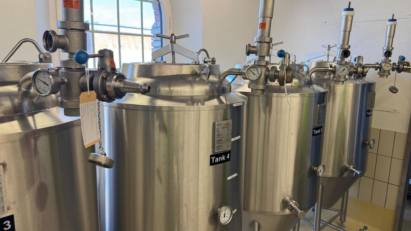 Le caldaie per produrre la birra Feldschlösschen