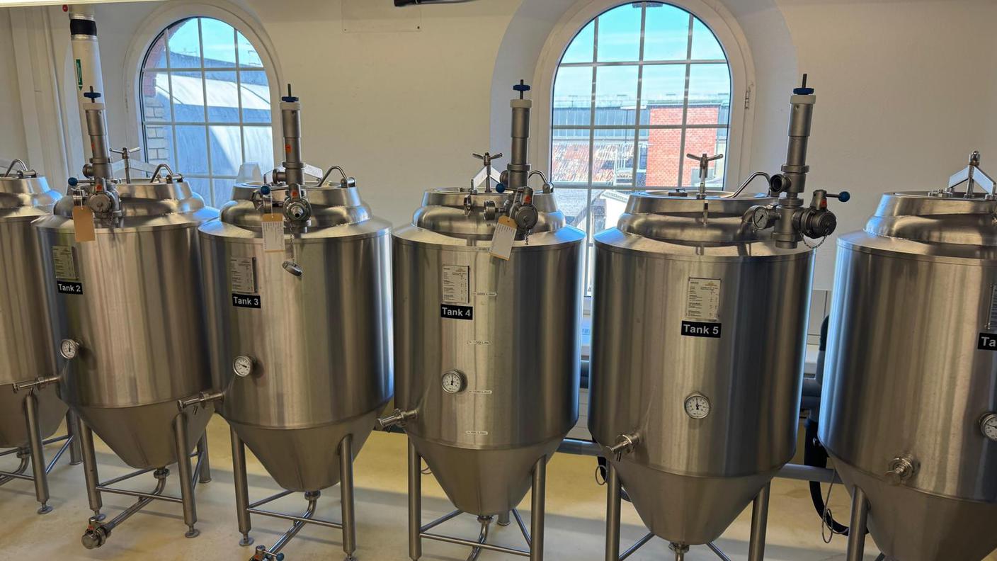 Le caldaie per produrre la birra Feldschlösschen