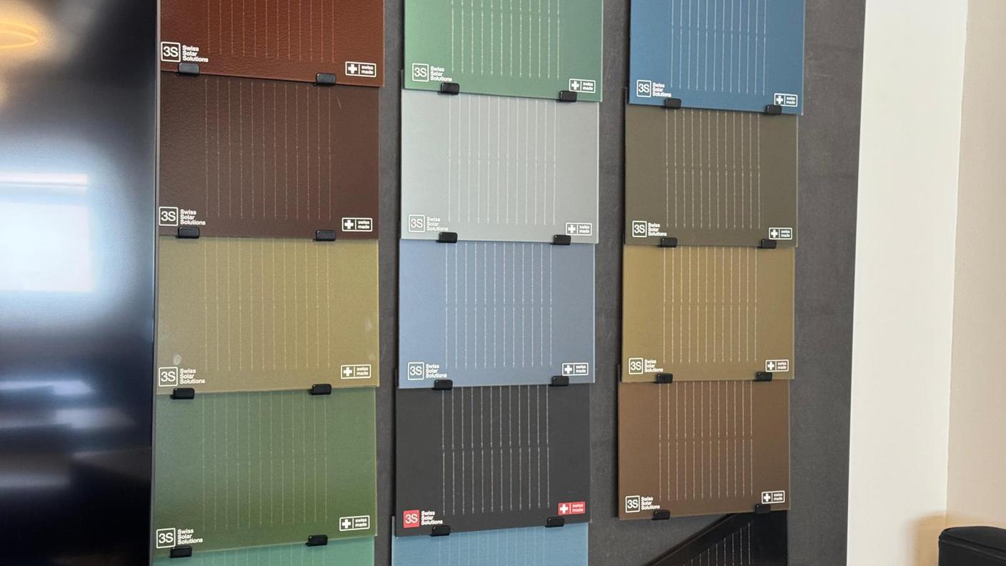 Alcuni pannelli solari destinati alla produzione integrata, realizzati da 3S Swiss Solar Solutions