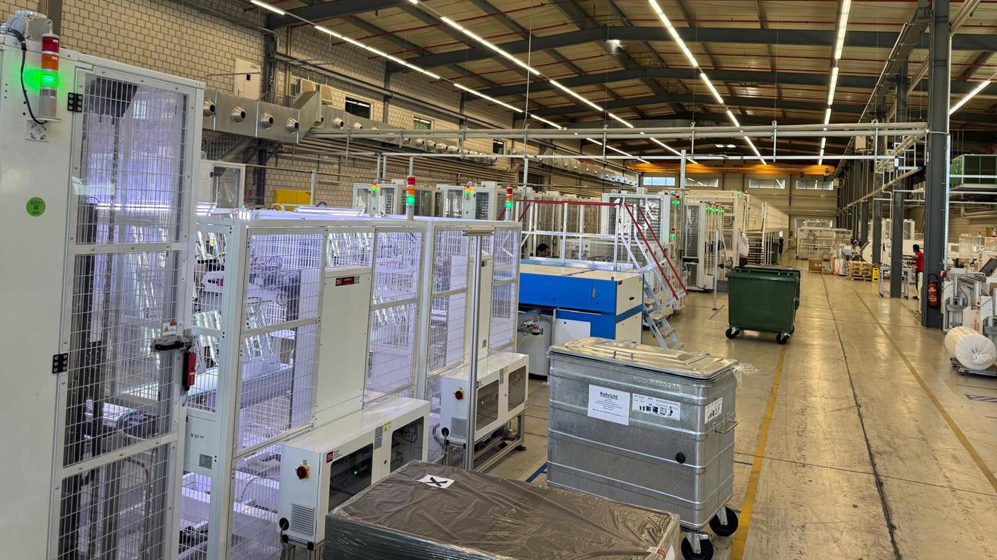La produzione di pannelli solari di 3S Swiss Solar Solutions7.jpeg