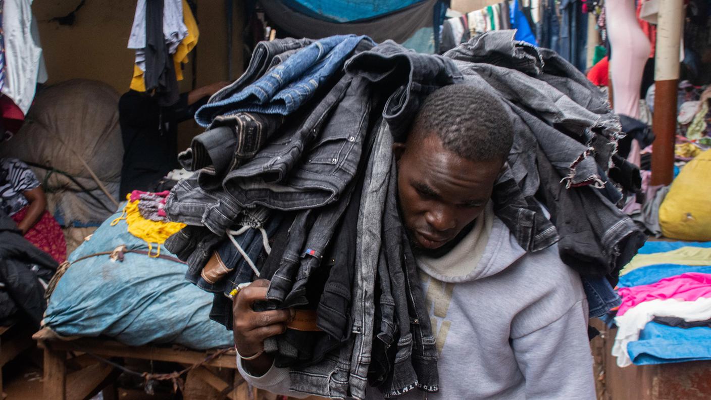 Africa, vestiti usati, mercato 