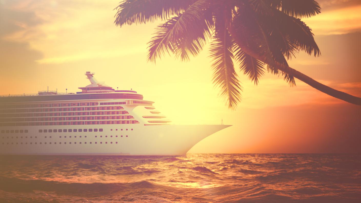 Yacht nave da crociera sull'oceano e mare tropicale