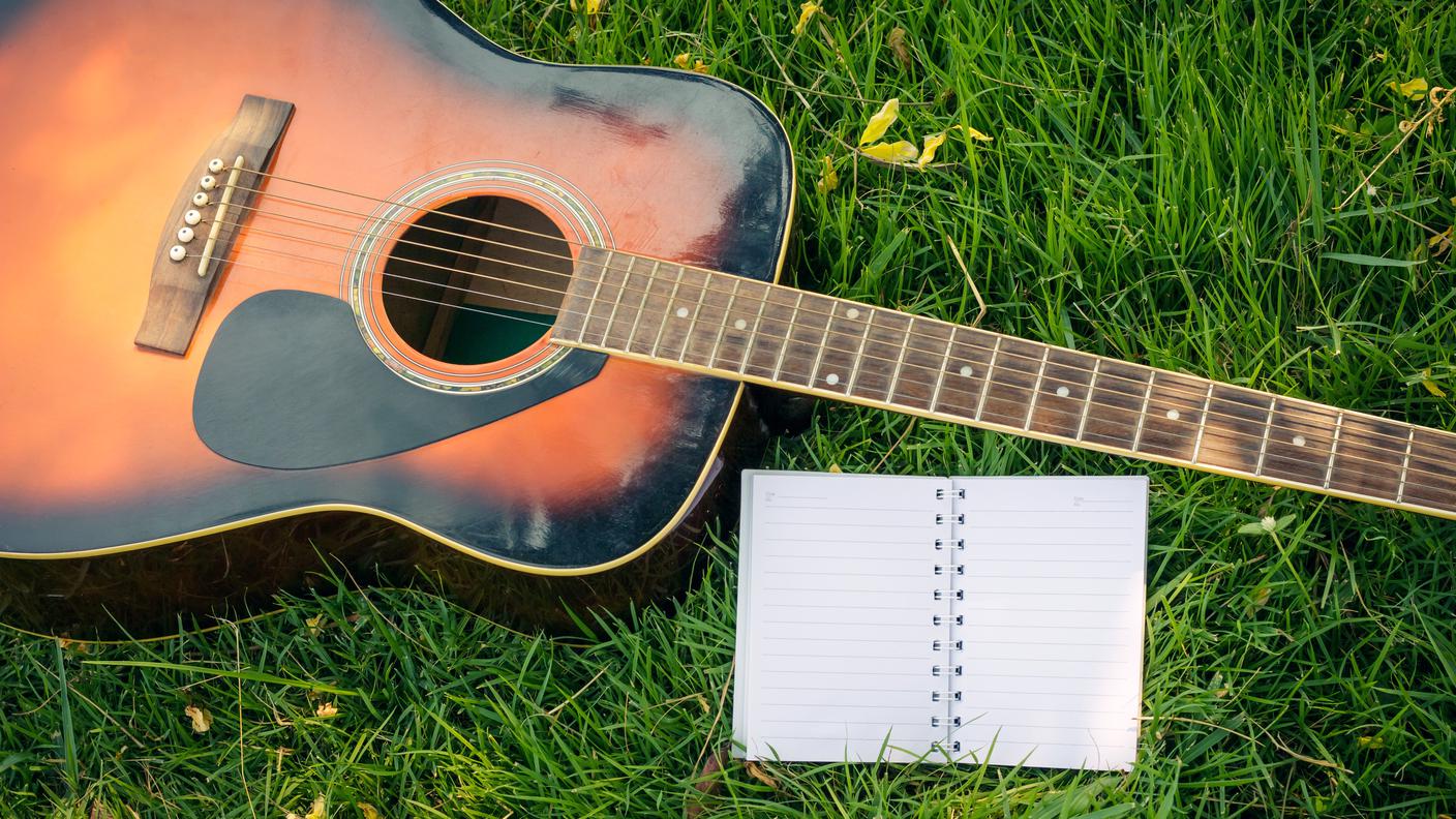 Chitarra e quaderno.jpg