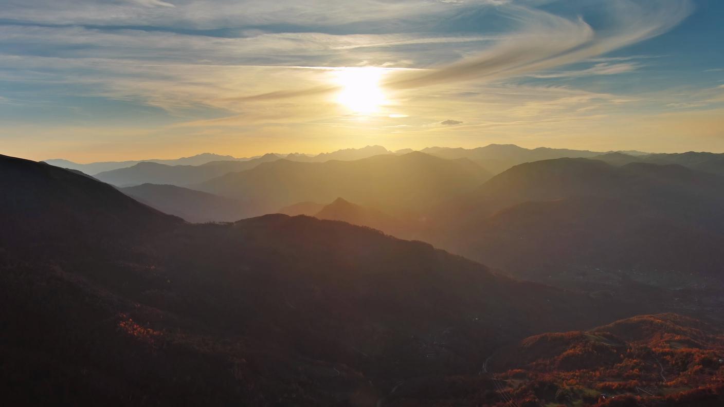 sole e montagne.jpg