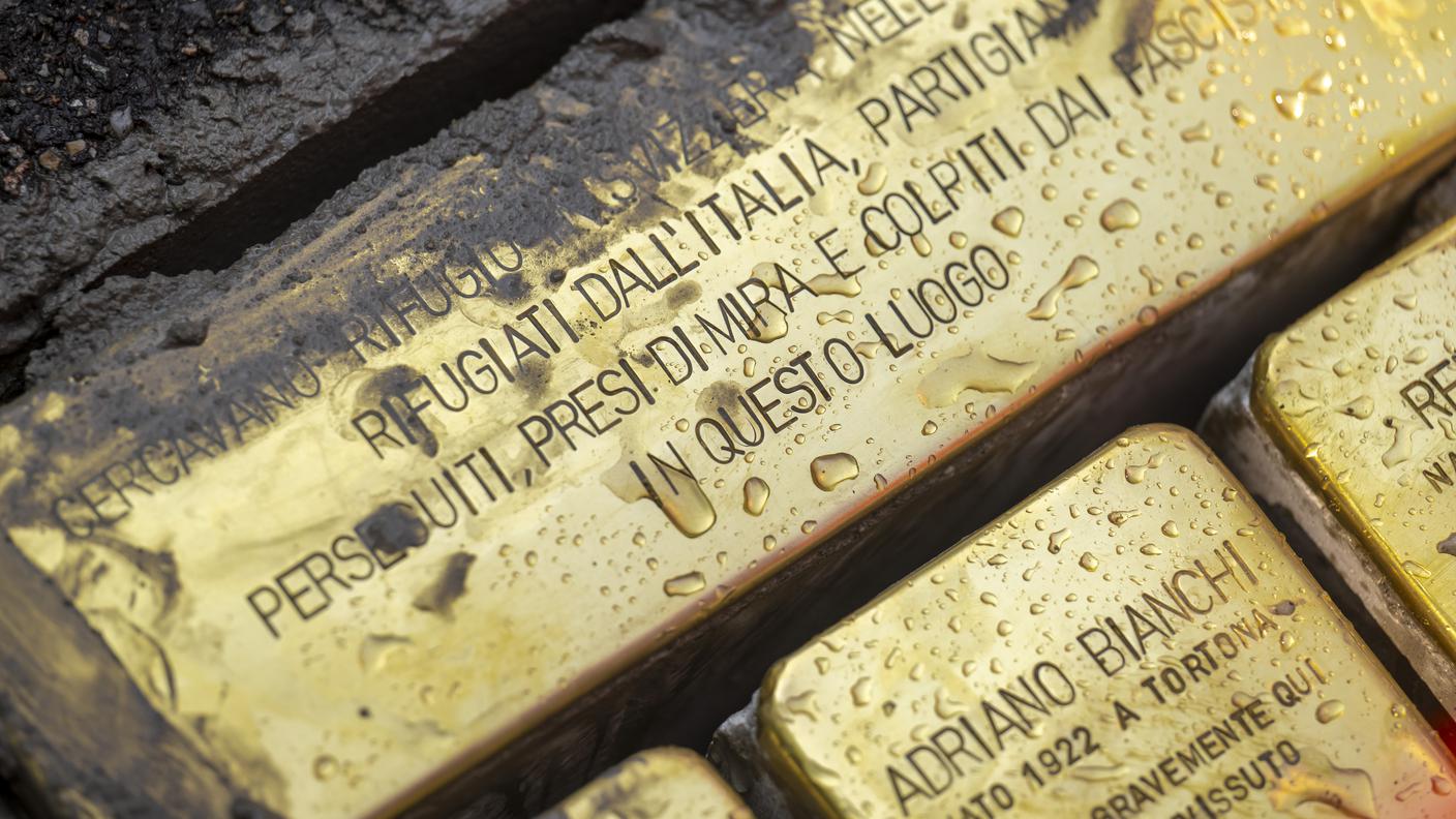 Spruga, Valle Onsernone: posa tre pietre d’inciampo per le vittime dei fascisti Federico Marescotti, Renzo Coen e Adriano Bianchi.jpg