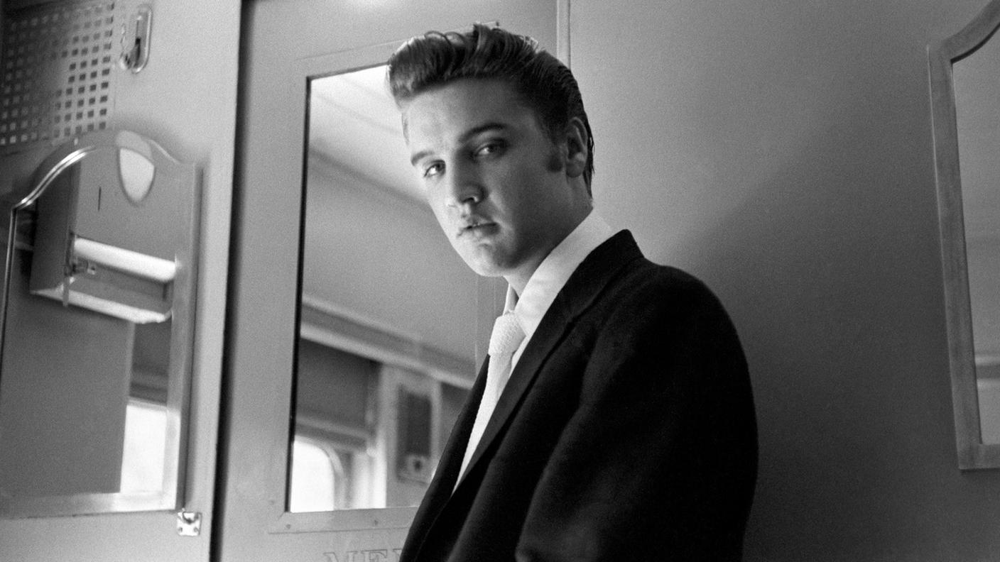 Il cantante statunitense Elvis Presley (1935-1977)