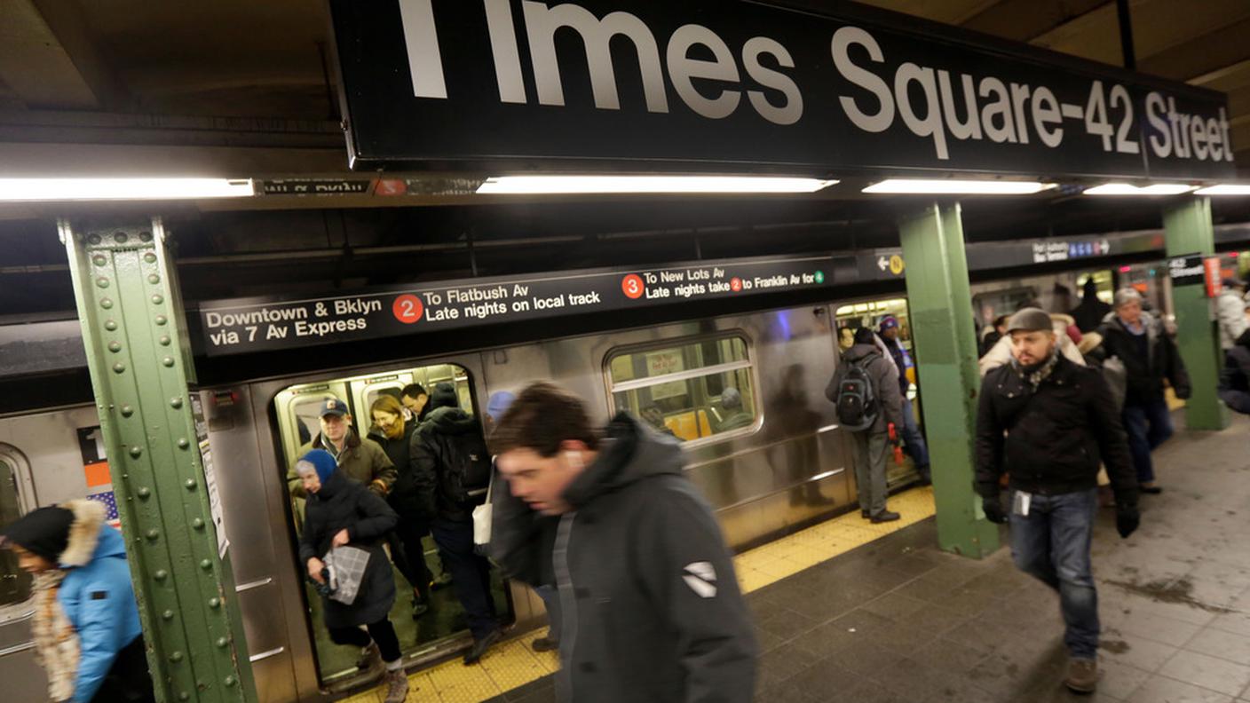 L'affollata fermata della metropolitana newyorkese di Times Square