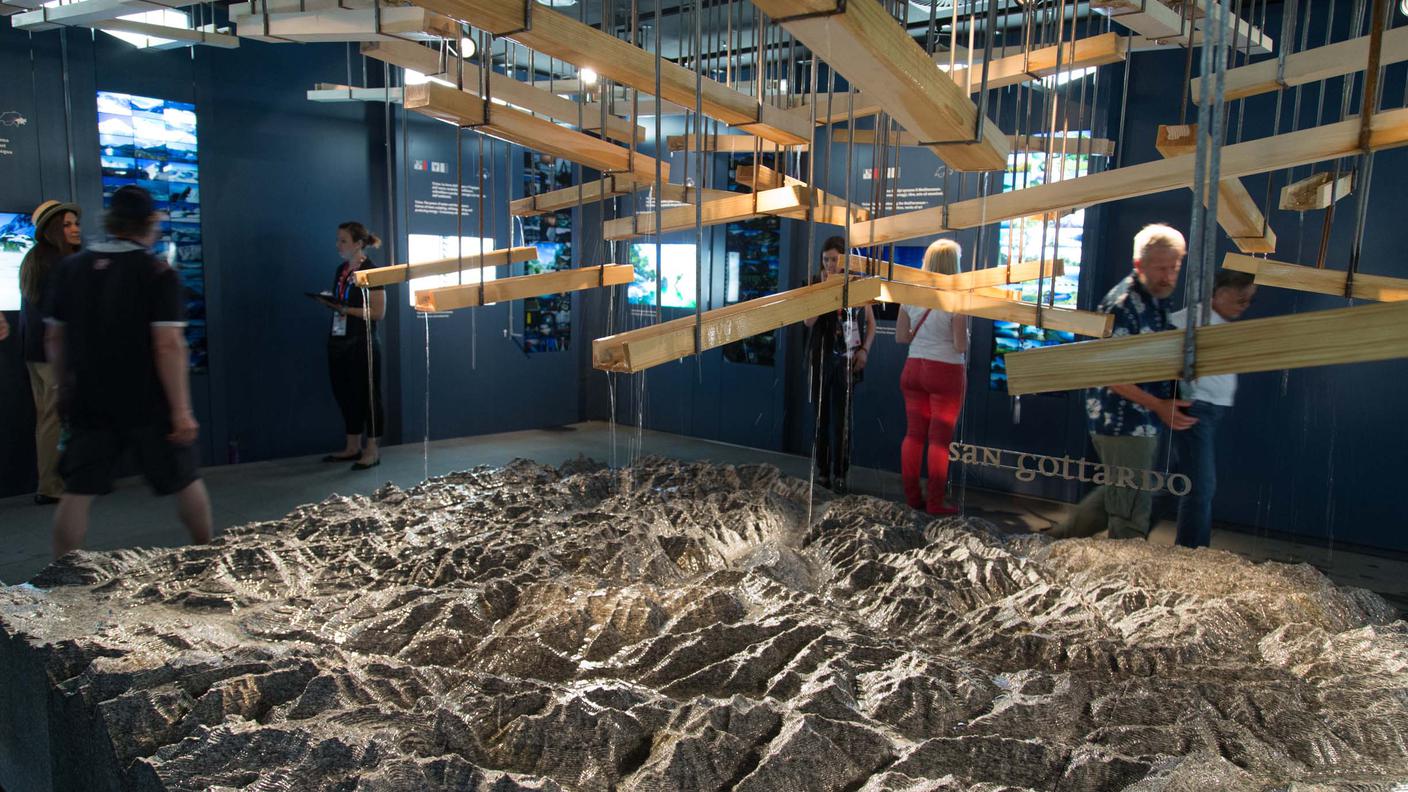 Gli argonauti visitano il modello della Svizzera a Expo Milano
