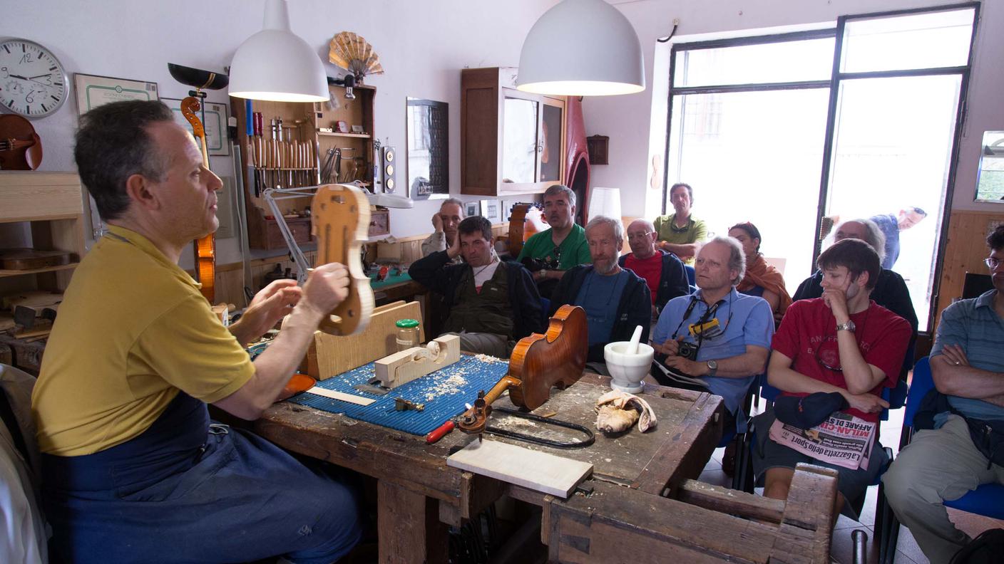 Gli argonauti in un atelier di violini a Cremona