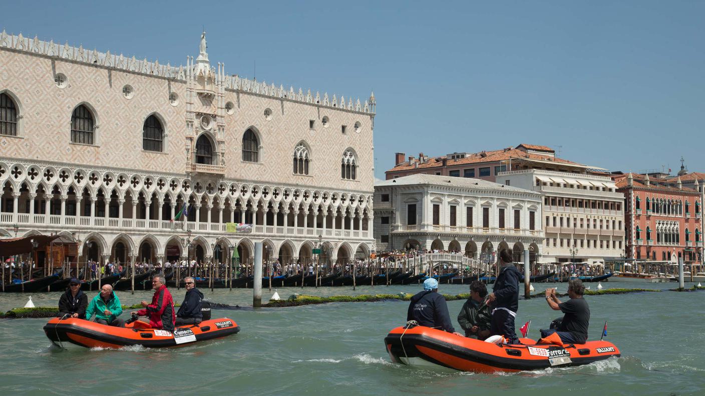 Davanti a Palazzo Ducale