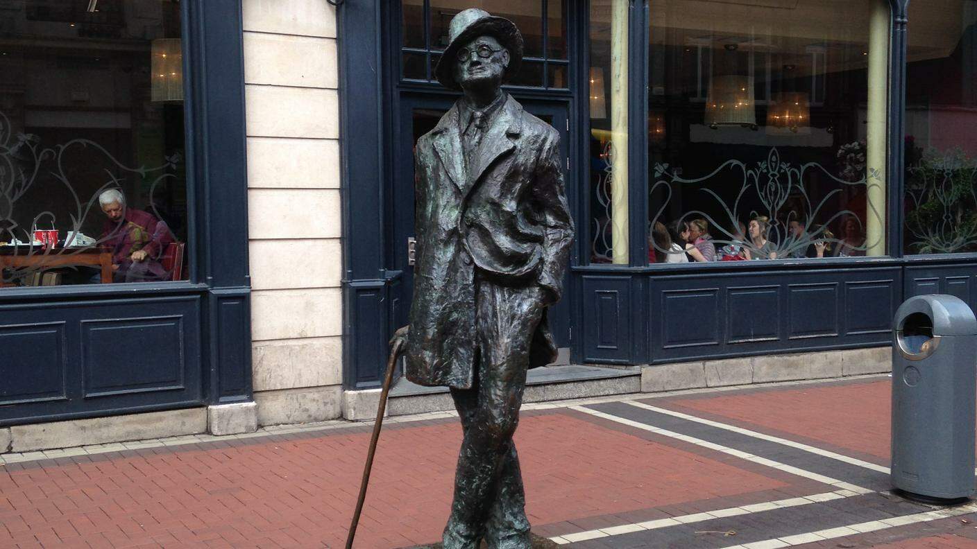 Statua di Joyce a Earl Street