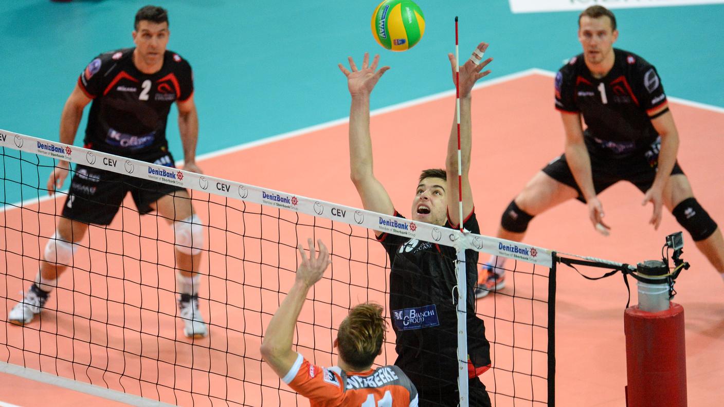 Radziuk tenta un muro