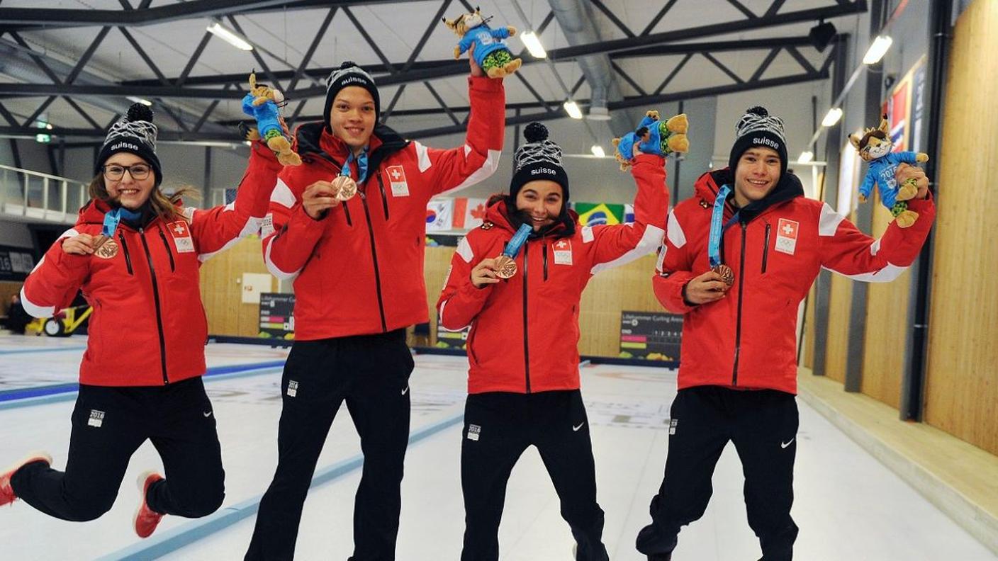 Il team rossocrociato con il bronzo al collo