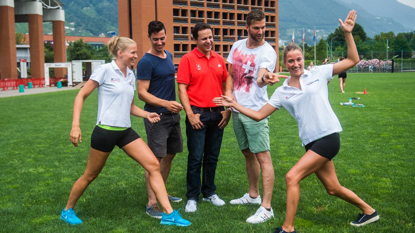 Stöckli con gli spadisti e le ragazze del sincro