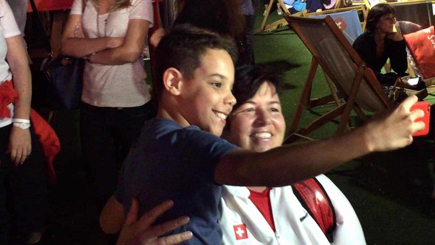 Le prime foto coi piccoli fan
