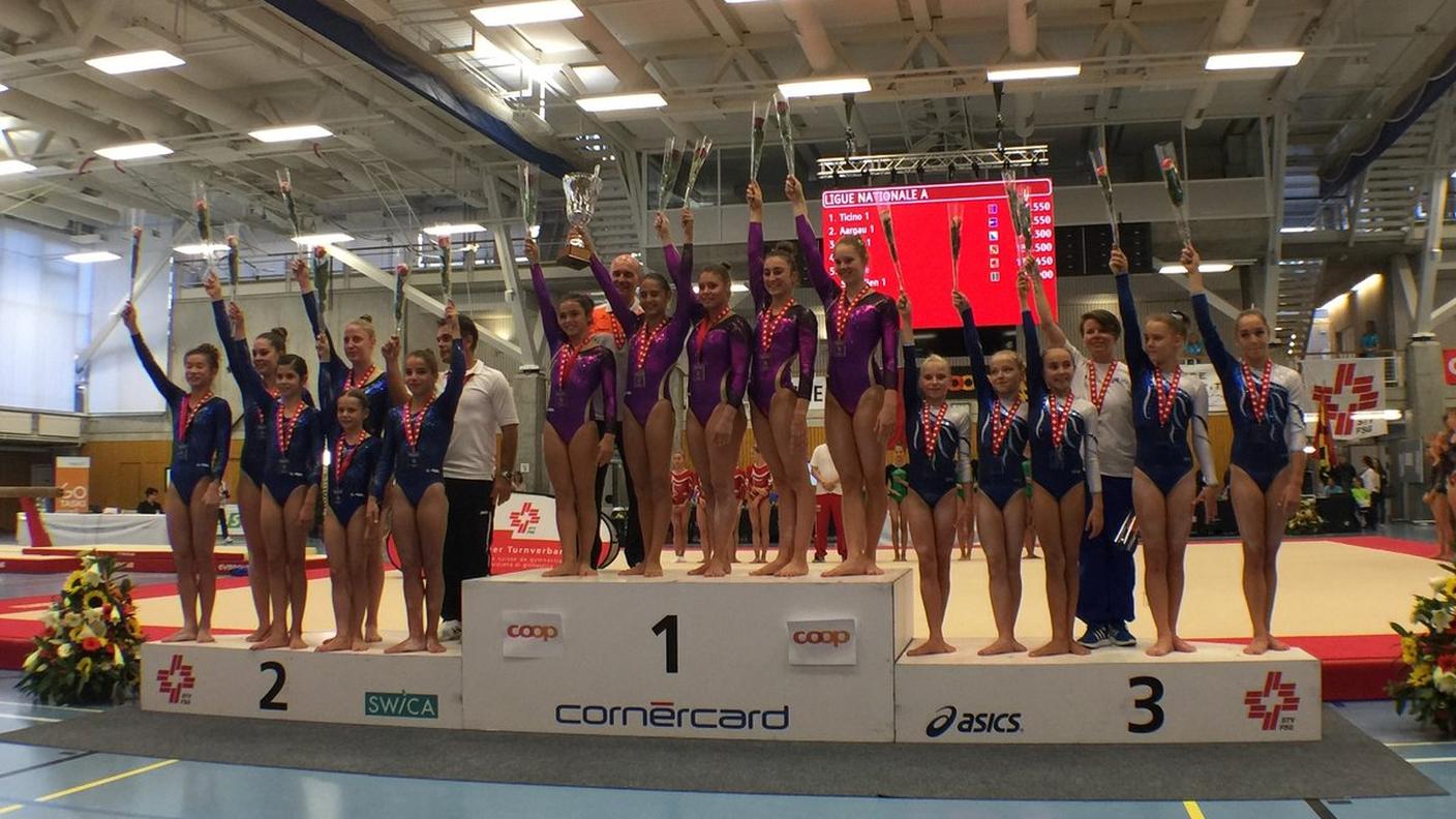 Le ticinesi festeggiano sul podio