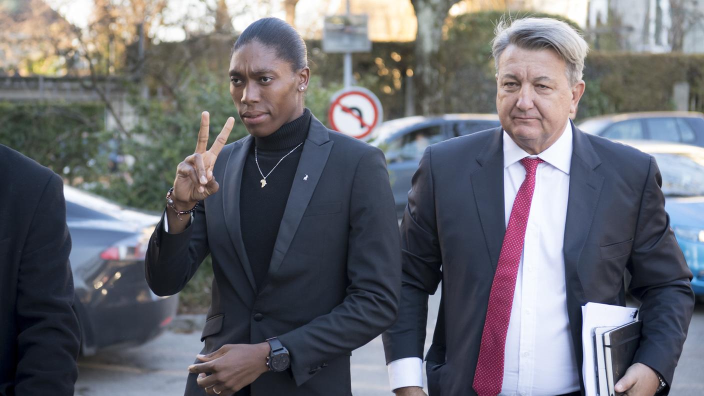 L'atleta sudafricana con il proprio avvocato